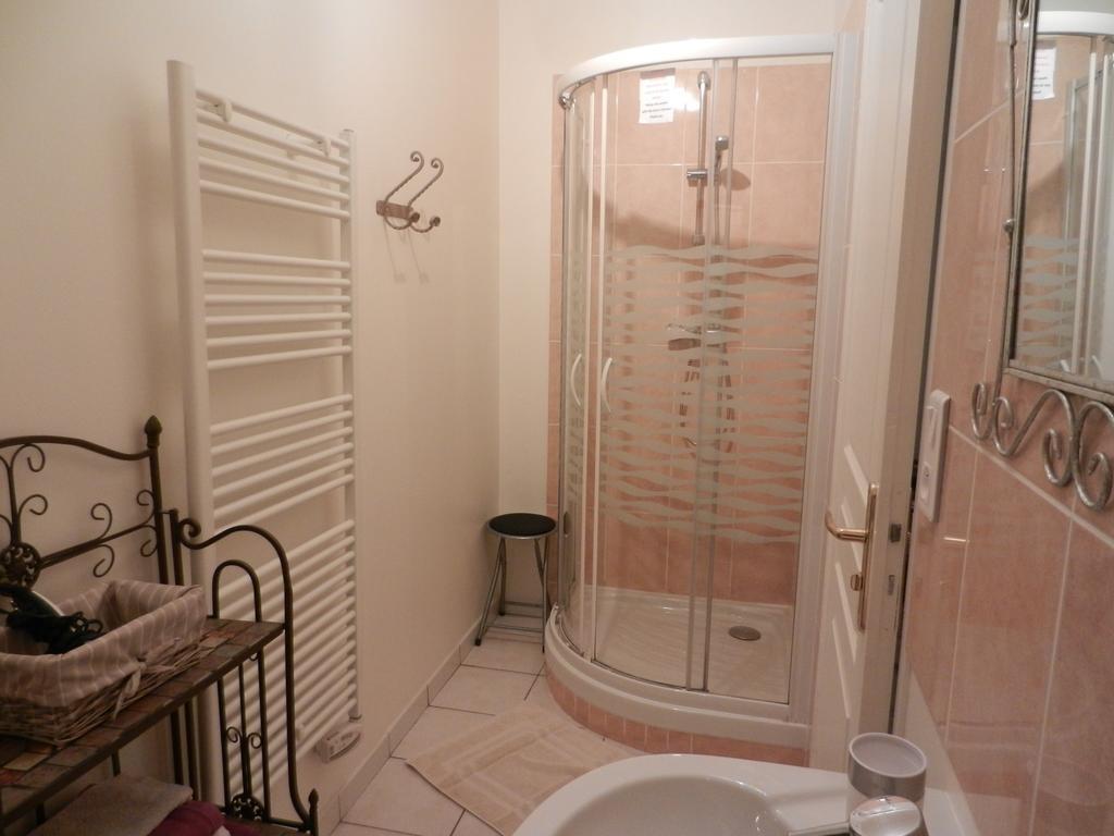 Chambre D'Elisabeth A La Ferme Montepilloy Номер фото